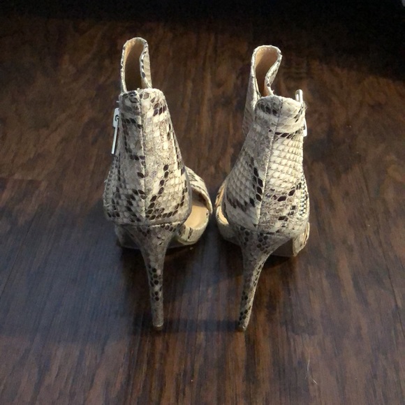 Cute snake print heels - Picture 3 of 8